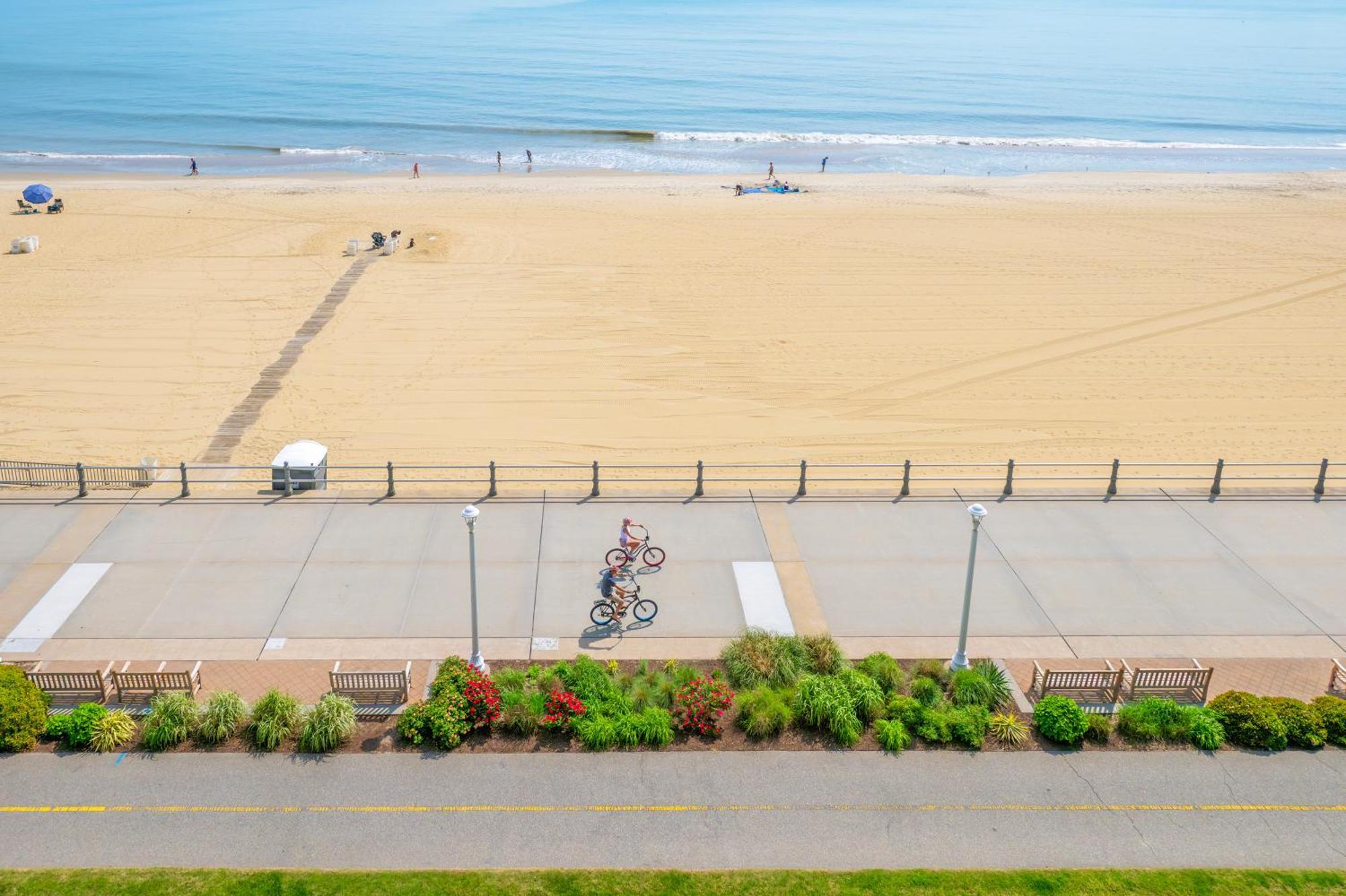 Holiday Inn & Suites Virginia Beach - North Beach By Ihg Exterior photo